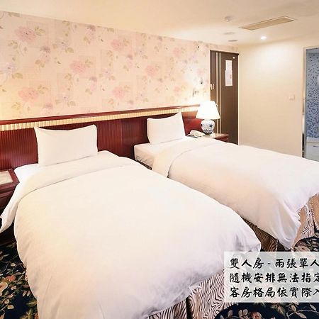 Kiwi Hotel Mrt Wenxin Branch Taichung Exterior photo