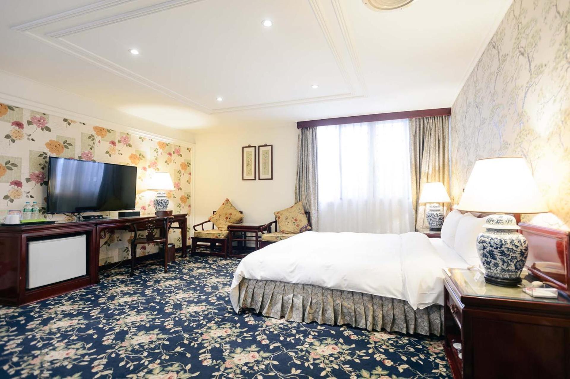 Kiwi Hotel Mrt Wenxin Branch Taichung Exterior photo