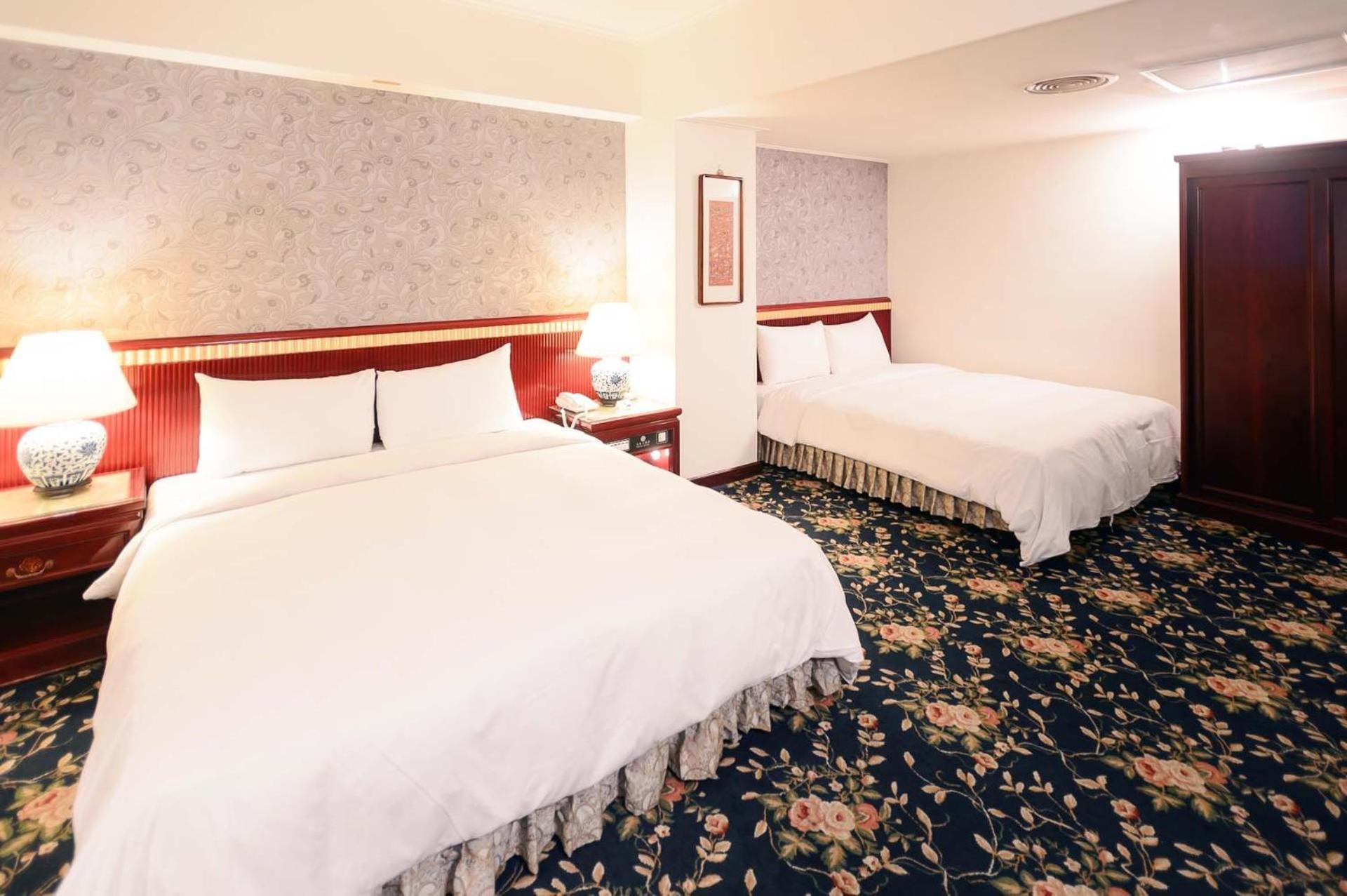 Kiwi Hotel Mrt Wenxin Branch Taichung Exterior photo