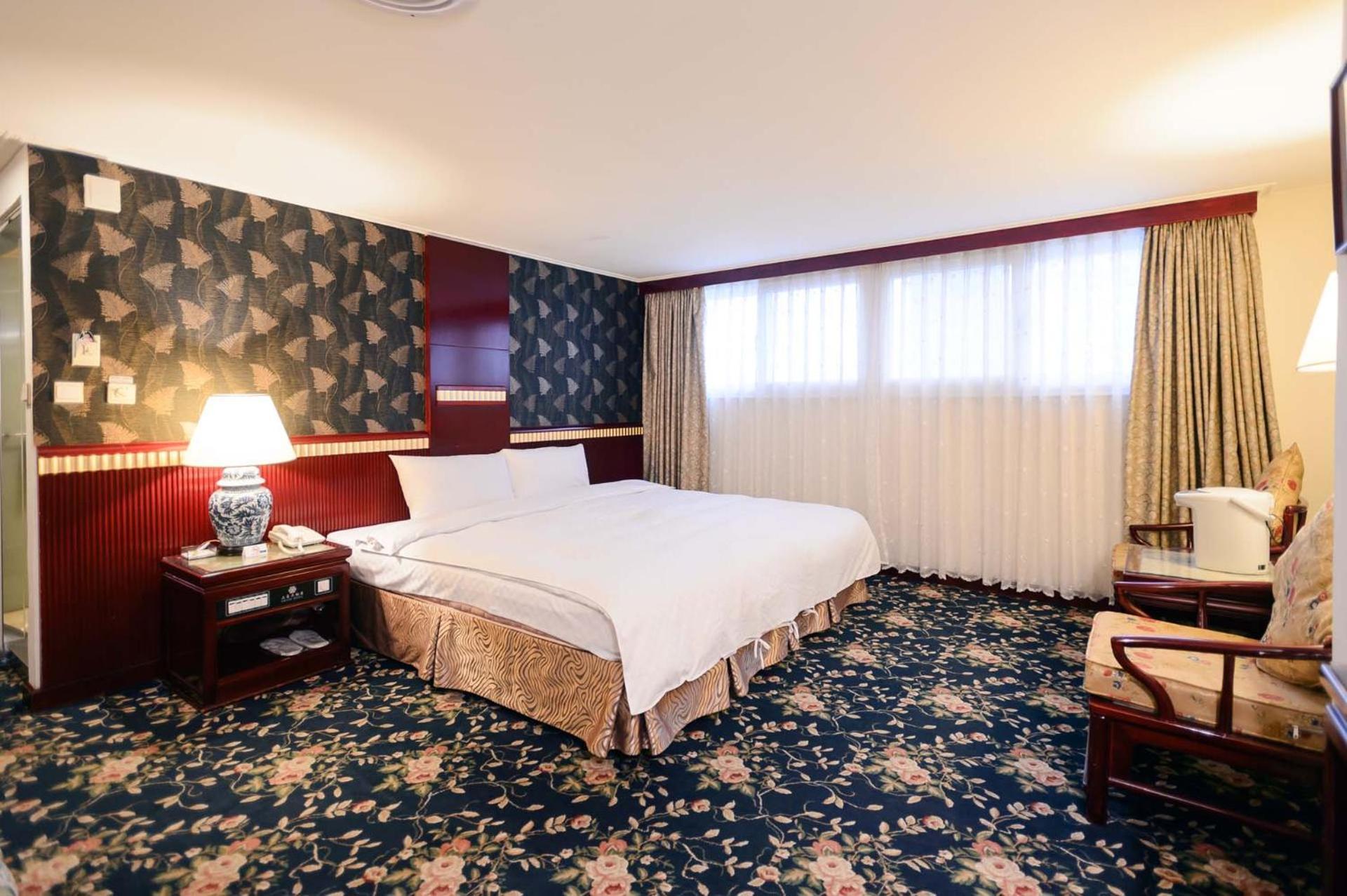 Kiwi Hotel Mrt Wenxin Branch Taichung Exterior photo